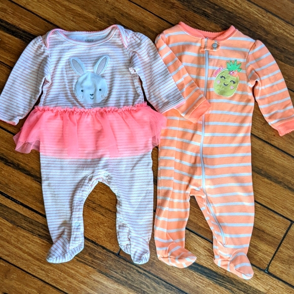 2 infant footie pajama playsuits - Picture 1 of 8